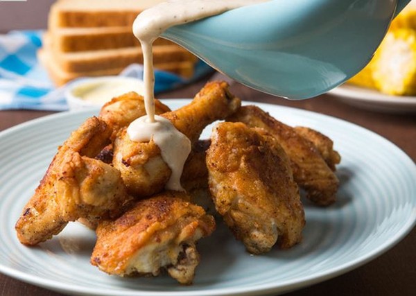 Maryland fried chicken with white gravy