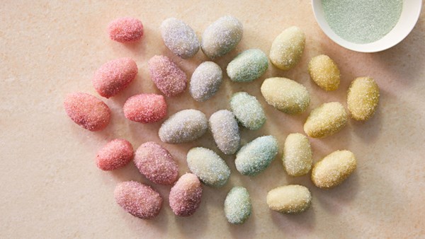 Marzipan-apricot eggs
