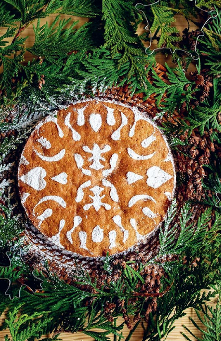 Marzipan snowflake cake (Schneeflocken marzipankuchen)