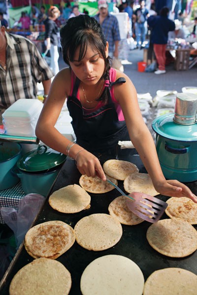 Masa cakes stuffed with eggs (Gorditas de huevos)