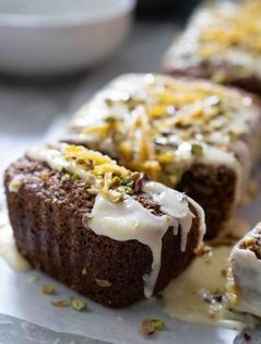 Masala tea & pistachio cake