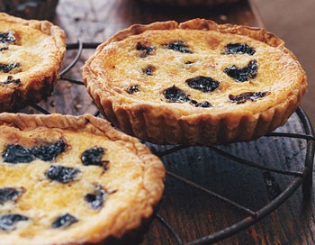 Mascarpone and prune tartlets