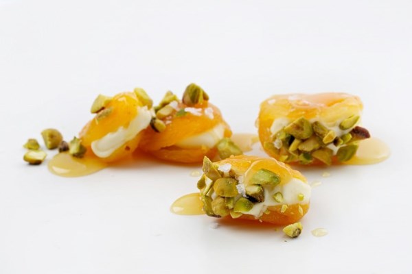Mascarpone apricots