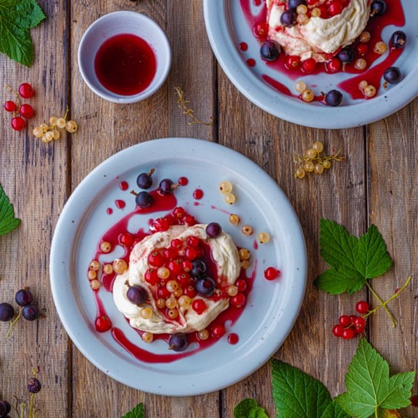 Mascarpone cream, hibiscus syrup, black pepper, summer berries