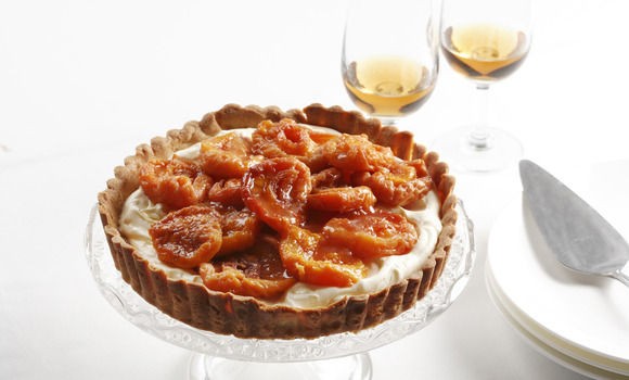 Mascarpone tart with peaches in Sangiovese verjuice
