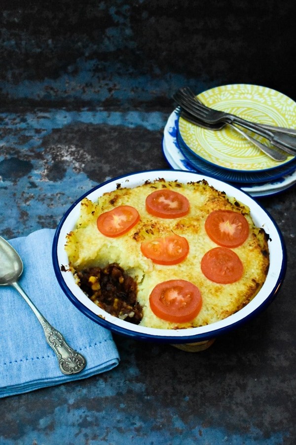 Mash topped chilli pie