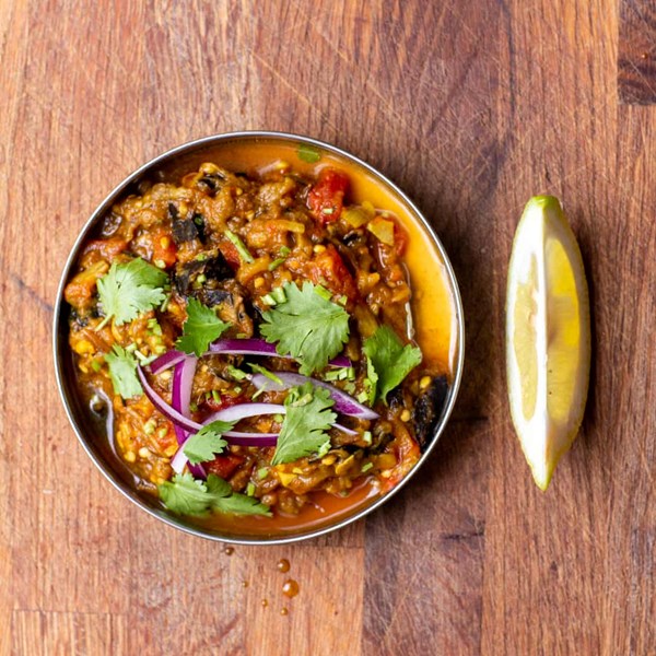 Mashed aubergine curry (Baingan bharta)