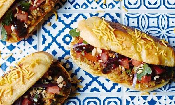 Mashed potato and chilli sandwich (Dabeli)