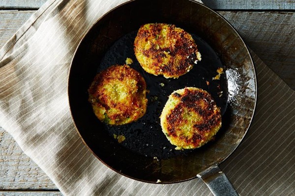 Mashed potato cakes with broccoli and cheese