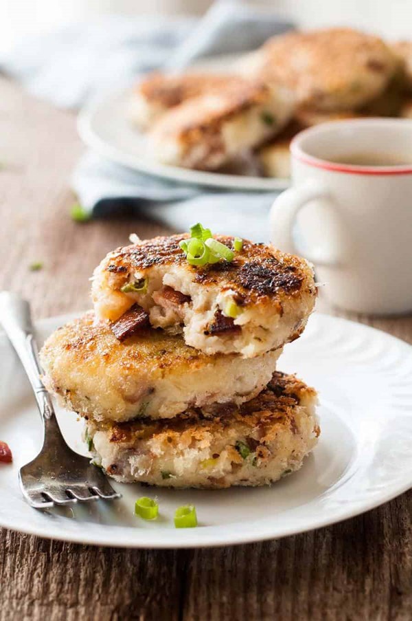Mashed potato cakes with cheese & bacon