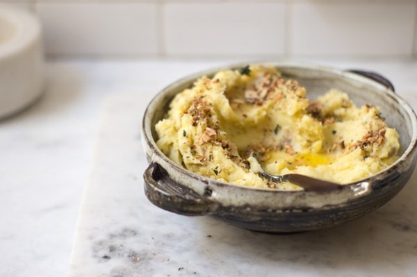 Mashed potatoes with saffron garlic butter