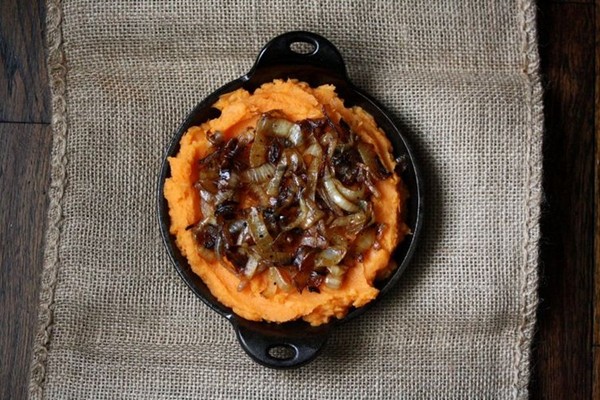 Mashed sweet potatoes with caramelized onions