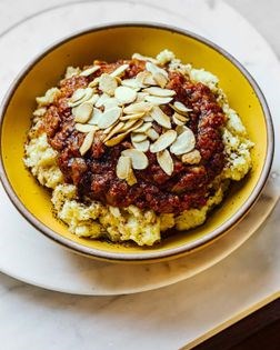 Mashed yams with tomato sauce