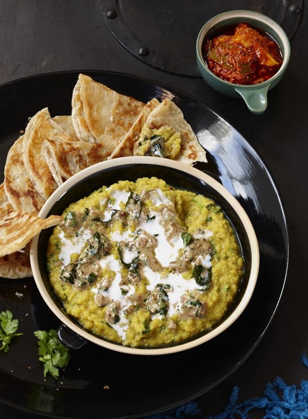 Masur dhal with spiced onion and curry leaves