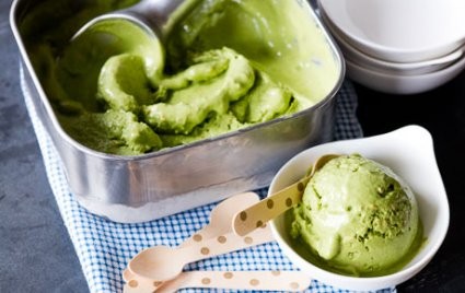 Matcha frozen yogurt with toasted sesame seeds