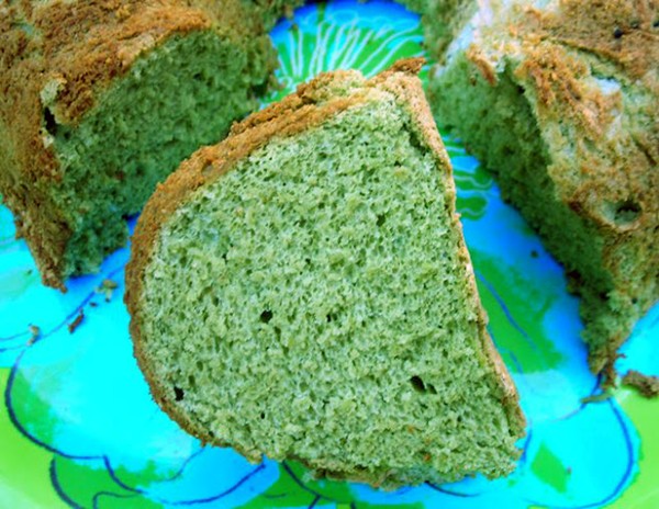 Matcha (green tea) angel food cake