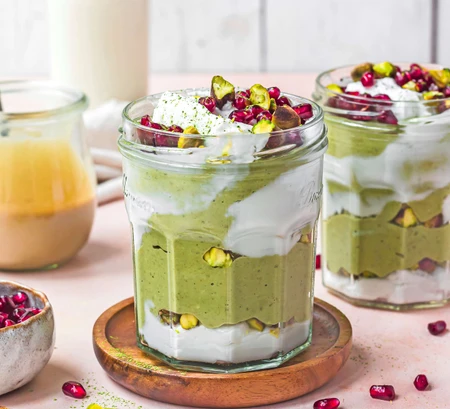 Matcha pistachio creamy oats