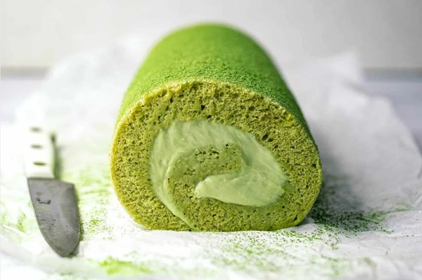 Matcha roll cake
