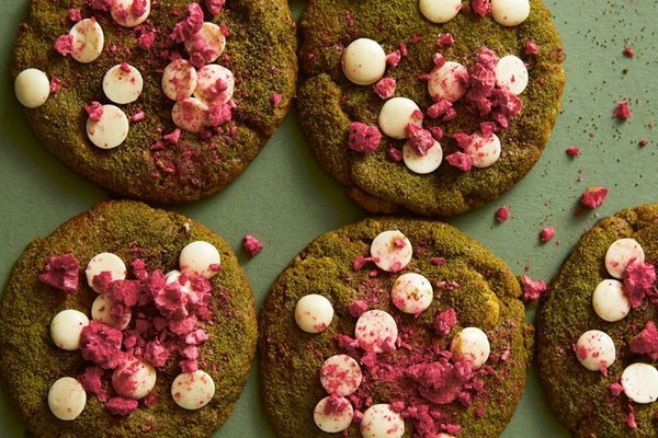 Matcha, white chocolate and raspberry cookies