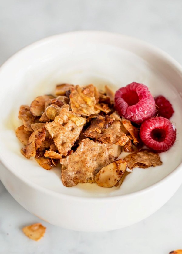 Matzo granola with vanilla & almonds