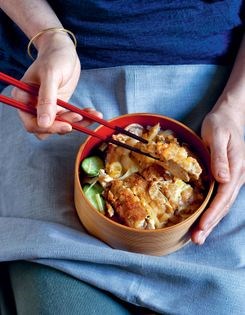 Meat bento: pickled cucumber