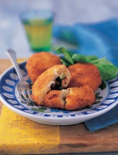 Meat-filled potato cakes