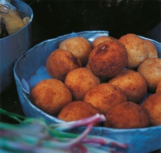 Meat-stuffed potatoes (Papas rellenas)