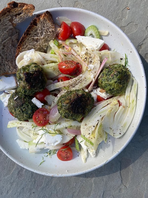 Meatball & feta salad