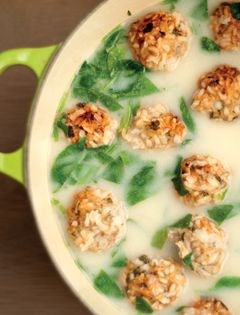Meatball & rice soup with spinach (Kioftina supa so oriz i spanak)