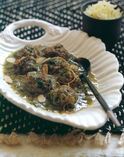 Meatballs in a green sauce (Koftas hara masala)