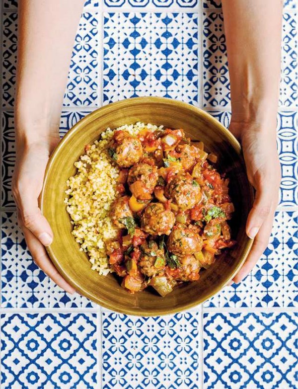 Meatballs in a tomato and pepper stew (Dawood pasha)