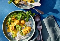 Meatballs in creamy spinach curry