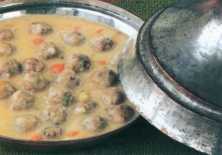 Meatballs in egg and lemon sauce (Eksili kofte)