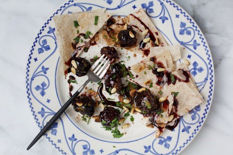 Meatballs in sour cherry sauce (Kabab karaz)