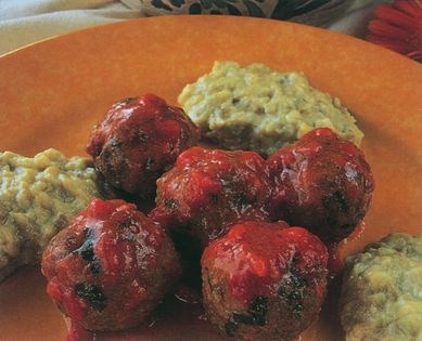 Meatballs in tomato sauce with aubergine purée (Hunkar begendili kofte)