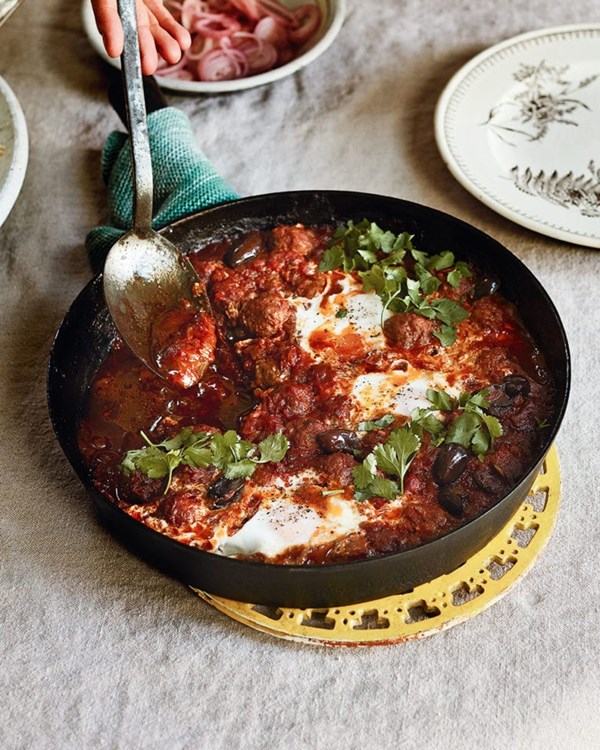 Meatballs with eggs and pickled shallots (Kefta)