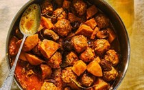 Meatballs with quinces and chestnuts