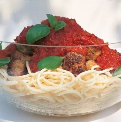 Meatballs with spaghetti and fresh tomato sauce