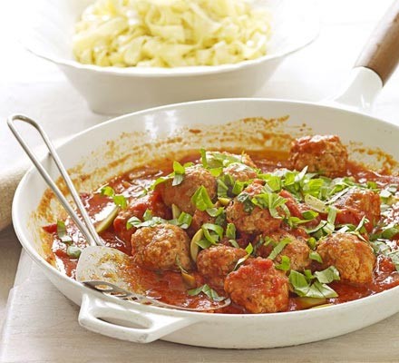 Meatballs with tomato and green olive sauce