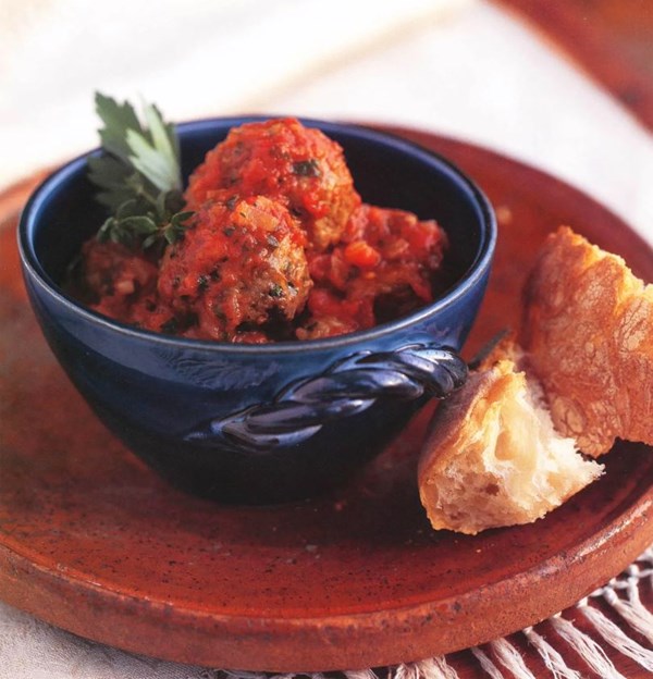 Meatballs with tomato sauce (Albóndigas al buyor)