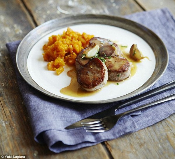 Medallions of pork with coriander and garlic