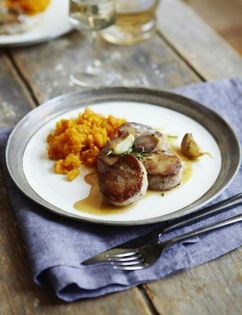 Medallions of pork with coriander & garlic