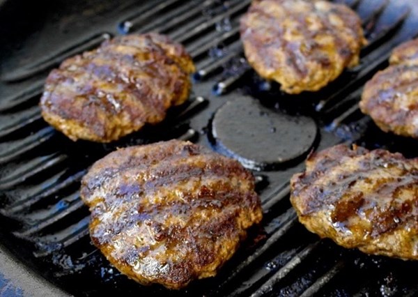 Mediterranean burgers (Bifteki)