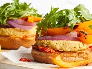 Mediterranean chickpea burgers 