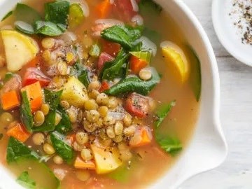 Mediterranean lentil and spinach soup