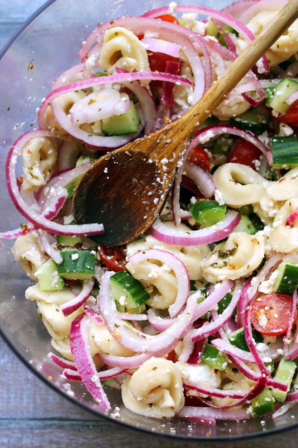 Mediterranean tortellini salad with red wine vinaigrette