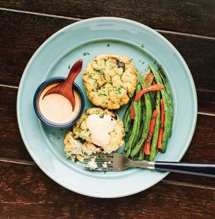 Mediterranean tuna cakes with roasted vegetables
