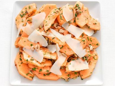 Melon salad with hazelnuts