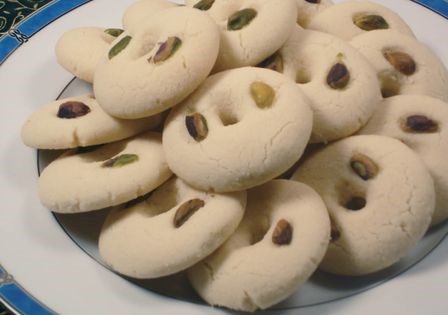Melt-away sugar cookies (Ghreibi)