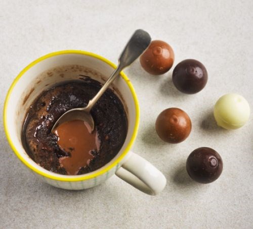 Melt-in-the-middle mug cake